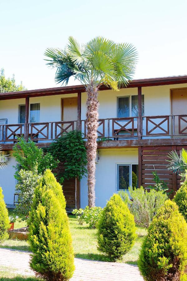 Guest House Alashara Pizunda Exterior photo